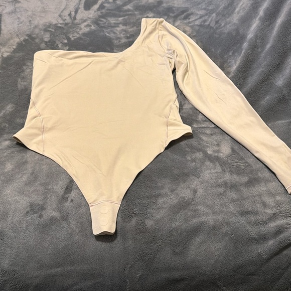 Nulu Long-Sleeve One-Shoulder Bodysuit - Picture 7 of 12